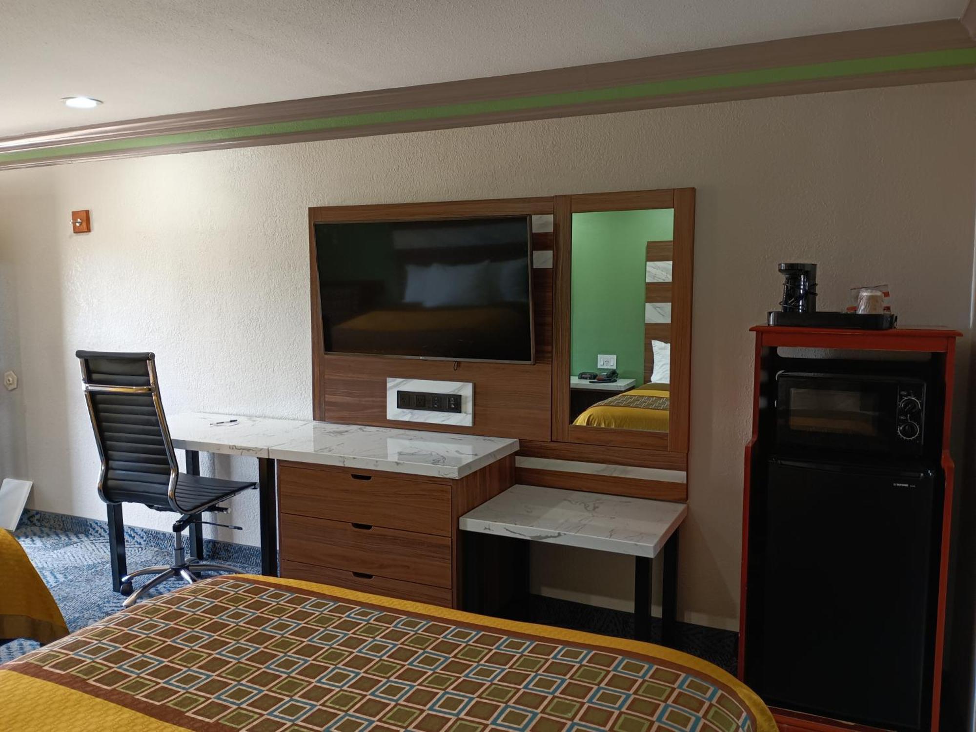 Americas Best Value Inn & Suites-Alvin/Houston Exteriör bild