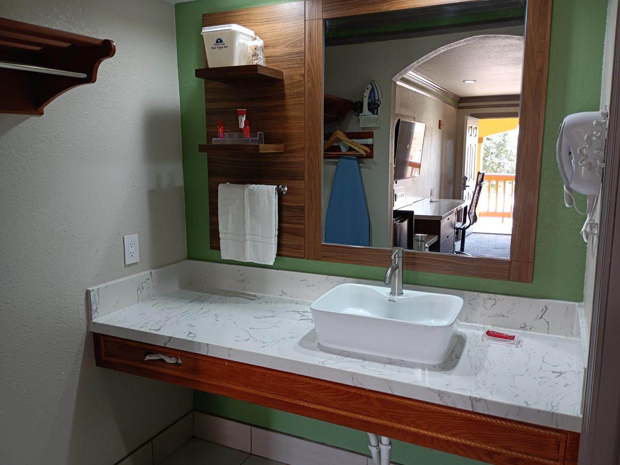 Americas Best Value Inn & Suites-Alvin/Houston Exteriör bild