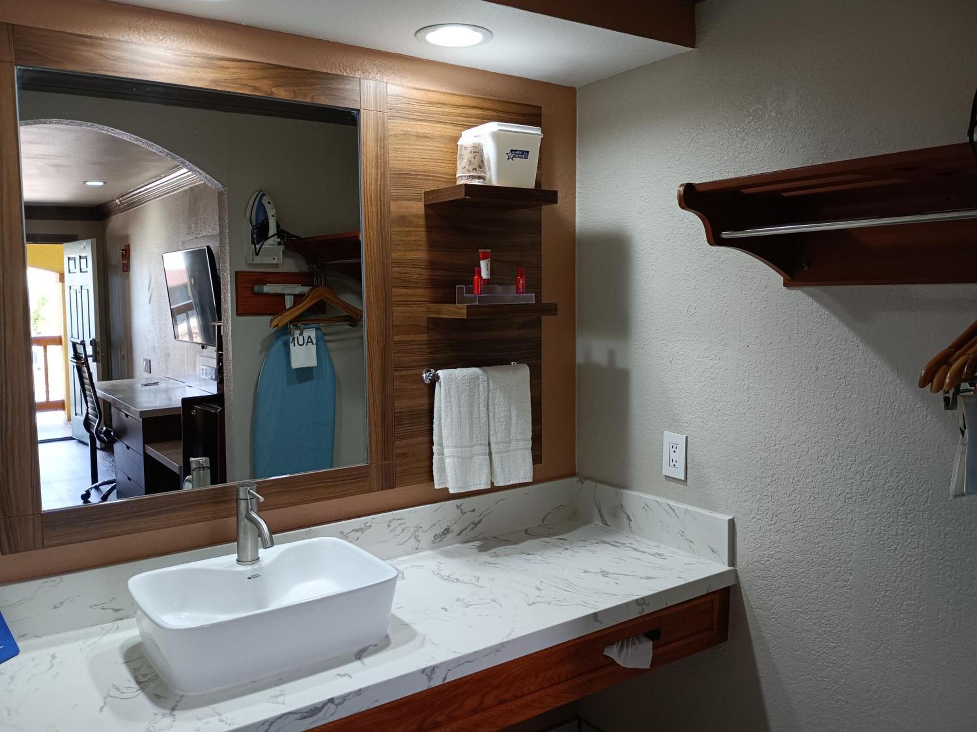 Americas Best Value Inn & Suites-Alvin/Houston Exteriör bild