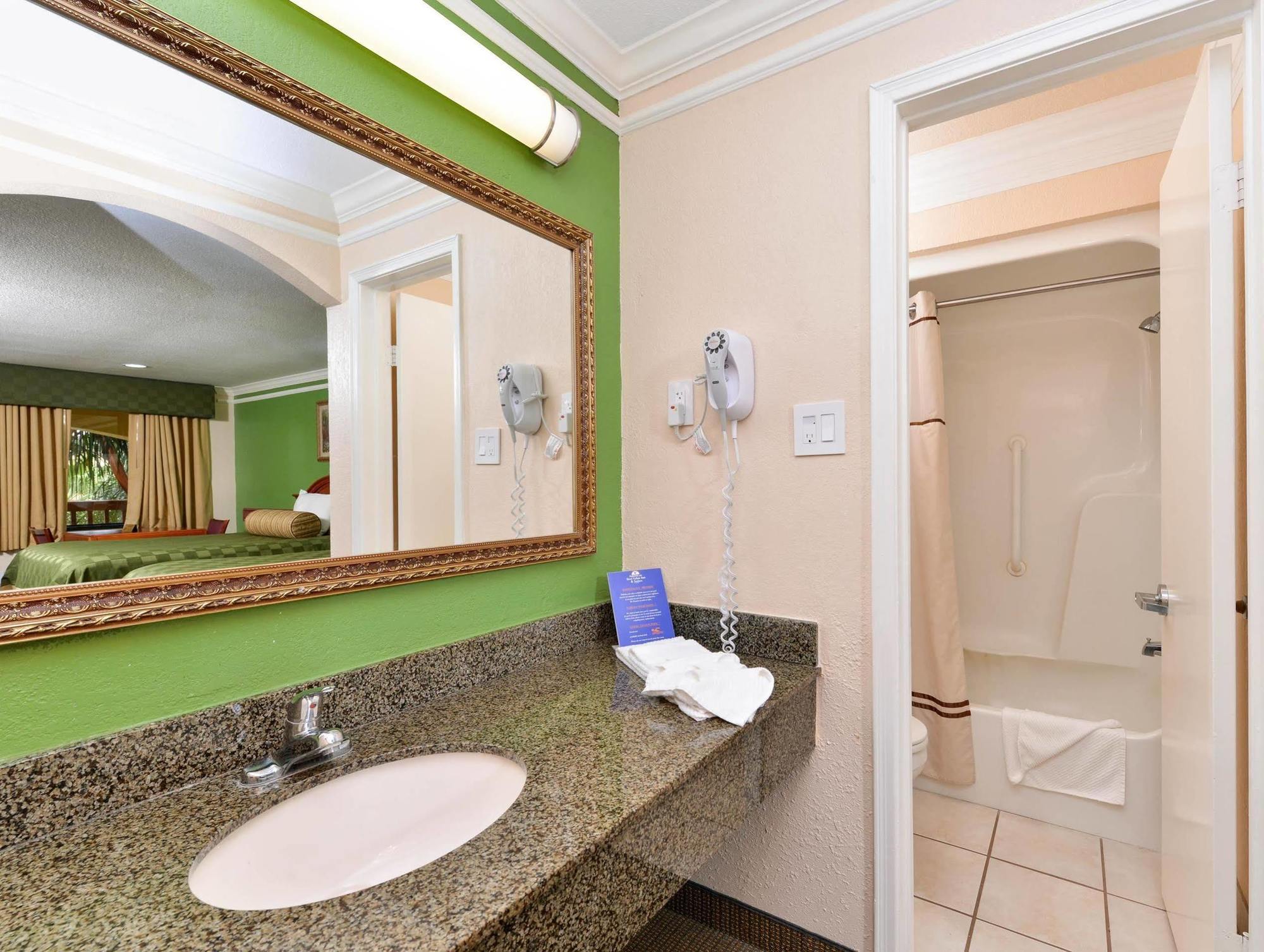 Americas Best Value Inn & Suites-Alvin/Houston Exteriör bild