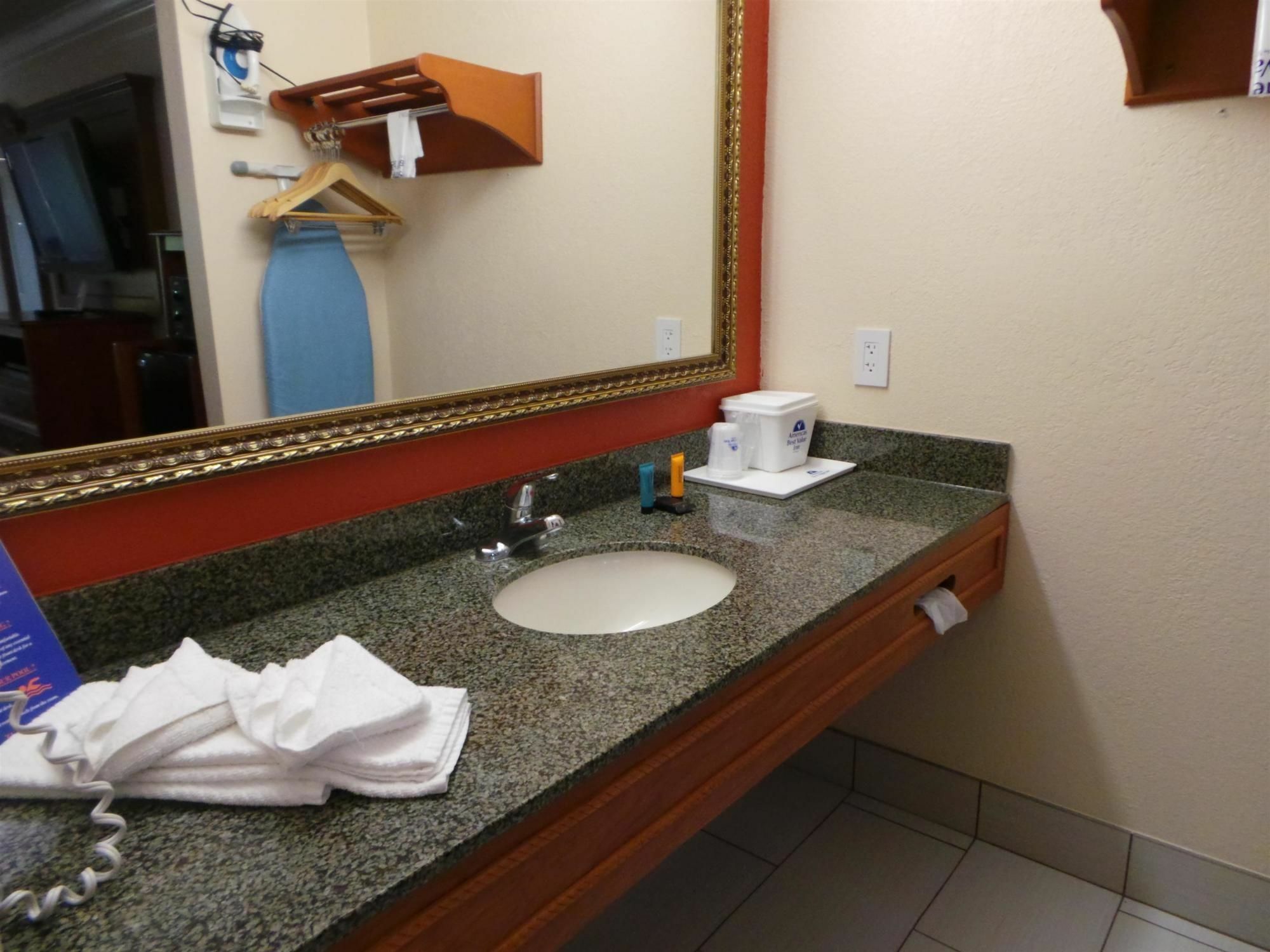 Americas Best Value Inn & Suites-Alvin/Houston Exteriör bild